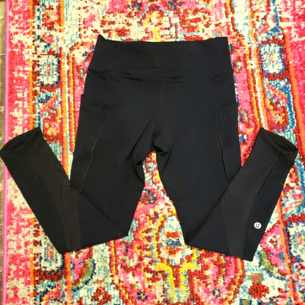 Lululemon mesh leggings with cell phone pockets size 6